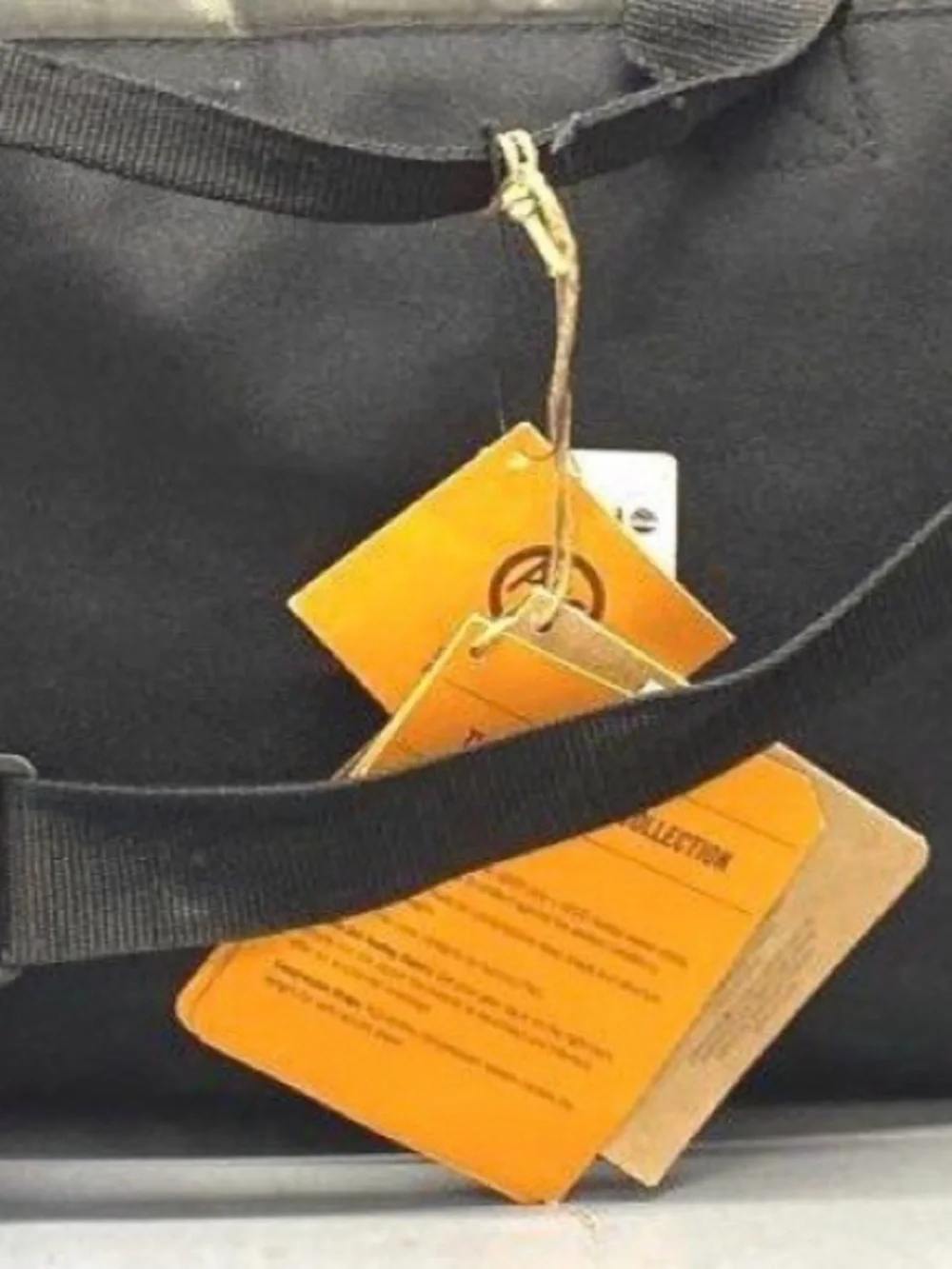 NWT. Timberland Twin Mountain Burnt Olive Messenger Bag with Front Buckle